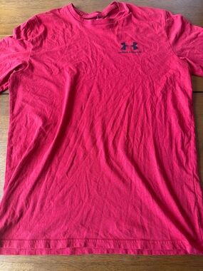 Under Armour Short-Sleeve Crew Neck T-Shirt in Bright Red with Black Logo